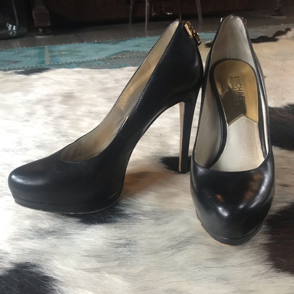 Used Michael Kors platform pumps. Size 7M - Picture 1 of 5